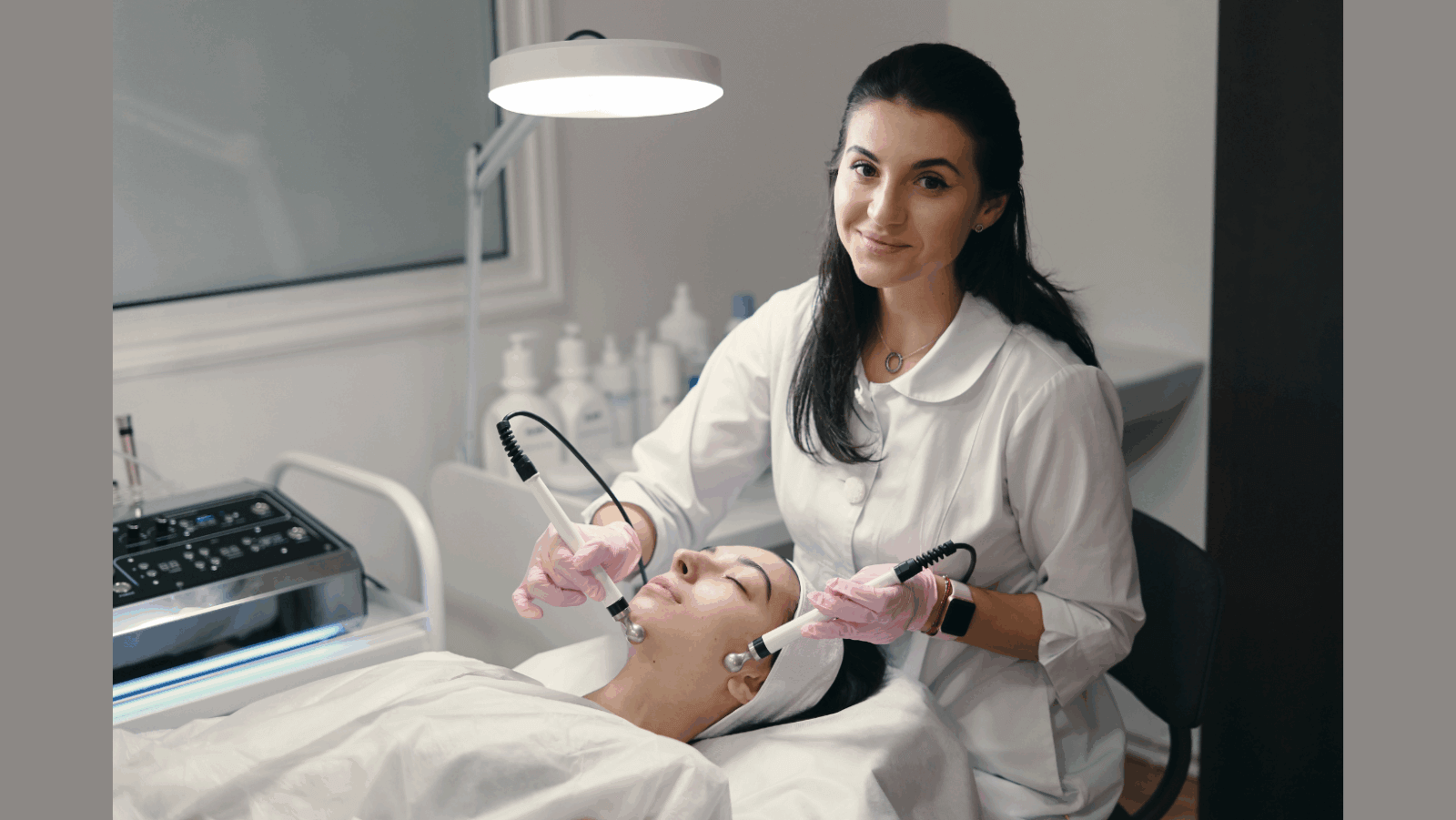 AI is reshaping modern aesthetic clinics in India with smarter consultations, safer procedures & personalised treatments powered by data AI.